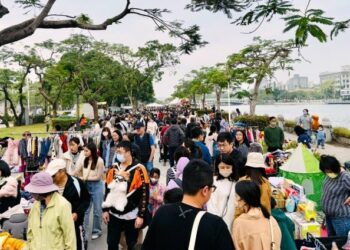 小小店長回來了！小樹市集連兩年插旗愛河 今年提前開市更好逛