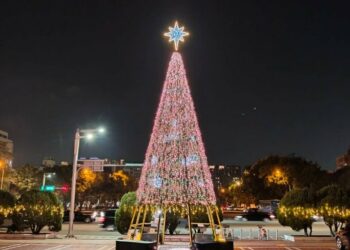 竹縣13.5公尺高聖誕樹12/13點燈 可走進聖誕樹內還能抽iPhone 17