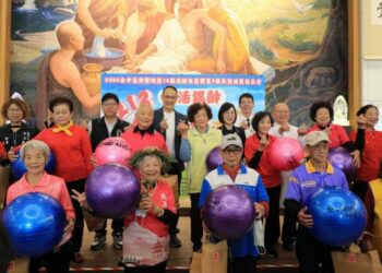 高齡友善失智樂活 台中慈濟聚七百長輩迎馬年