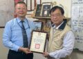 高雄市榮服處致贈感謝狀予高雄客運 肯定公私協力典範
