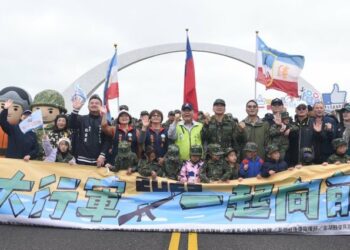 「2025 澎湖大行軍」第二梯次登場 跨海大橋逆風挺進 白沙 三金宴與軍事體驗再掀熱潮