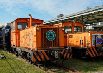 310KM重生與展望!哈瑪星鐵道文化園區鐵道展示再加一 DL-2003號貨車移動機運抵舊打狗驛故事館