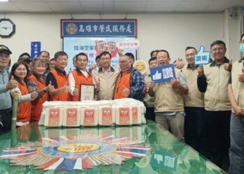 感謝有「米」  陸海空軍關懷協會百包白米贈高雄榮民眷