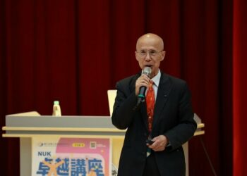 高雄大學《卓越講座》前大使呂慶龍談外交： 實力為本 不訴悲情 沉住氣 勉學子「技多不壓身」