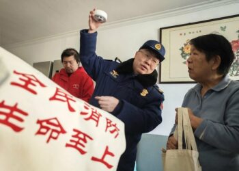 北京石景山入戶關懷獨居長者 加強高層消防防護