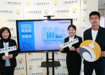 高雄大學資管系學生萬柏彥、莊詠晴 榮獲「觀光盃 Open Data 黑客松」佳作