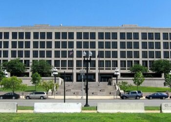 美國11月CPI年增2.7% 通膨續降但數據解讀需審慎