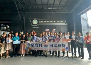 高科大校慶期間接待校友參訪特色中心 校友驚呼「母校的進步超乎想像!」