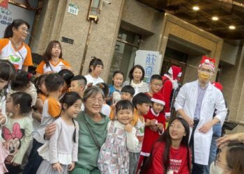 音樂與祝福滿溢 莊奇錫診所周年慶攜手親子迎聖誕
