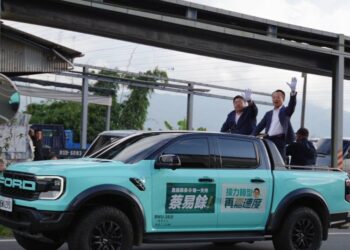 跨區立委拍片推薦 民進黨嘉義縣長初選倒數 立法委員蔡易餘山區掃街