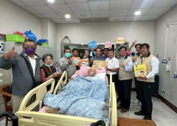 榮皇永春齊祝壽 百歲榮民享溫馨  高雄市榮服處攜手善心團體辦理慶生