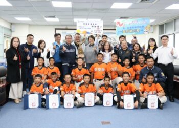 新街國小棒球隊台彩威力盃全國少棒賽奪冠 許淑華縣長勉勇敢追夢