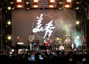 6萬人狂歡週一聖誕派對！美秀集團三度開唱高雄聖誕生活節  「心願放大卡」助攻百貨買氣發威