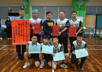 田中國小羽球隊勇奪全國首冠　謝典霖議長到校頒獎力挺體育發展