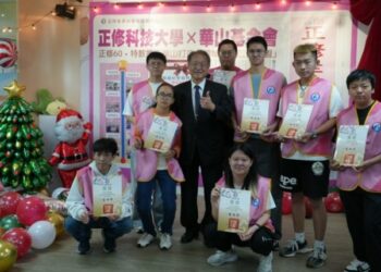 正修六十特教發光圓夢巨人成果感人  八位巨人攜手華山圓夢關懷社區獨老