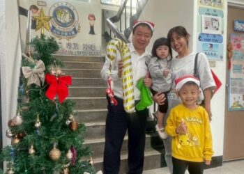 高雄移民署溫馨布置聖誕風 洽公民眾心暖開懷