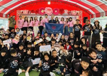 靜心高中禮物鞋盒傳愛11載  疊起4座臺北101的溫暖  翻山越嶺送愛至原鄉