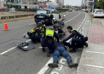 全面提升員警與業者防處能力 嘉市警強化防搶演練 逼真程度讓提款民眾誤信報案