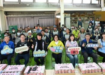 寒風中守護城市門面 康議長連兩日慰勞海線清潔隊致敬無名英雄