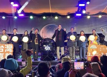 神木下啟動臺灣燈會倒數 2026阿里山日出印象音樂會