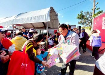 黃榮利元旦拔蘿蔔與親子同樂