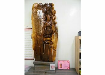 金絲楠木觀音心經佛像亮相 高雄分署聯合拍賣吸睛