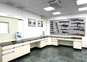 不是玩具槍專賣商店 是警察研究槍彈相關問題的實驗場所