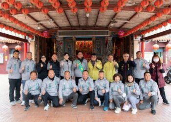 3天18鄉鎮「山海祈福 全嘉大巡禮」!黃榮利背帶「過火」求加持 披「百福戰袍」拚初選民調