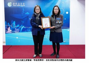 黃向文卸任前獲頒四項一等獎章 管碧玲讚其為海洋治理關鍵推手