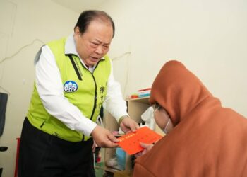 關懷中風半癱鄉親　陳光復前往湖西致贈慰問金傳遞溫暖