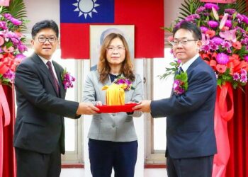 新竹郵局局長交接典禮隆重登場  　吳進益榮陞桃園　  沈佛龍接棒展新局