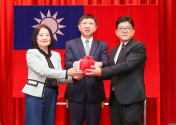 桃園郵局舉行卸、新任局長交接典禮　    吳進益接掌新局務藍圖