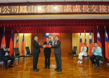 台電鳳山區處處長交接 洪通澤守護供電 黃明舜接棒續航