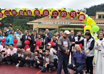 全台首家與機構合作特殊門市 全家華光關西店開幕