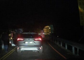 姑姑病危心急如焚  天祥警暖心護送徐男下山