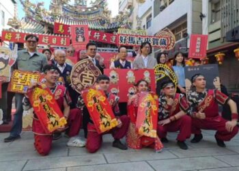 「好馬吉」嘉義城隍廟來賀歲事業旺、財運旺 「馬年吉祥 超越巔峰」錢母吊飾發表