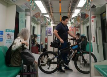 高雄捷運2/1起調整一般腳踏車搭乘政策  並增訂旅客進站裝扮應行注意事項