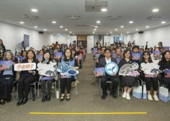 海保署《海邊的星星巨人》新書發表會  以閱讀扎根鯨鯊保育觀念，邀親子共同守護藍色家園