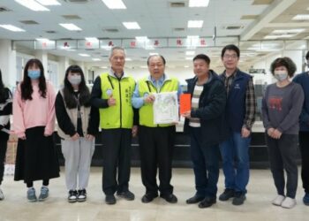 陳光復拜早年慰勞清潔人員 感謝守護環境辛勞付出