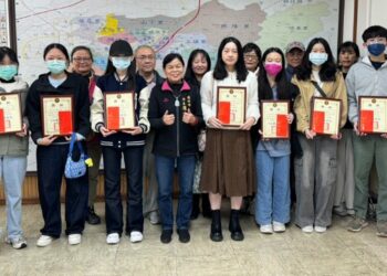 頭份市頒發賴清添先生紀念獎學金    　13位優秀學子獲獎表揚