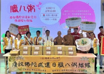 醫院揮毫迎新春　春聯義賣、環保盆器再生  高醫岡山醫院響應ESG 公益同行送暖病友與社區