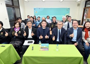 教育部長鄭英耀訪視苗栗教育現場 肯定本土語言、樂齡學習與校園安全改善成果