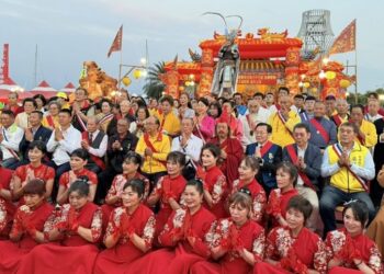 東港金凌天福聖殿辦龍華勝會 跨宗教齊聚大鵬灣祈福