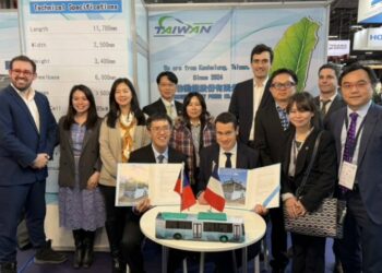 台灣氫能巴士登上巴黎舞台  氫谷動能攜手法商進軍歐洲