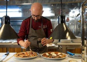 麗晶七海郵輪（Regent Seven Seas Cruises®）推出升級晚餐選擇   池畔燒烤餐廳呈獻休閒用餐體驗