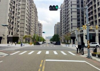 圓形綠燈左轉遭「89」嗆「你是沒看到後面有車嗎?!」