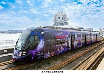 超人力霸王主題運具全城出動 打造港都冬日觀光盛典