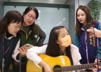 社工及安置機構陪伴 企業攜手協力支持 低收戶女孩小亭翻轉人生錄取臺大工學院