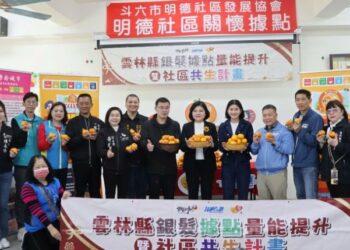 2萬6千顆茂谷柑送長青食堂及關懷據點  張麗善與長輩們歡喜迎春節