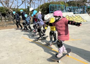 台中海線掀起滑板熱！梧棲極限滑板場首場體驗活動人氣旺　親子搶玩好熱鬧